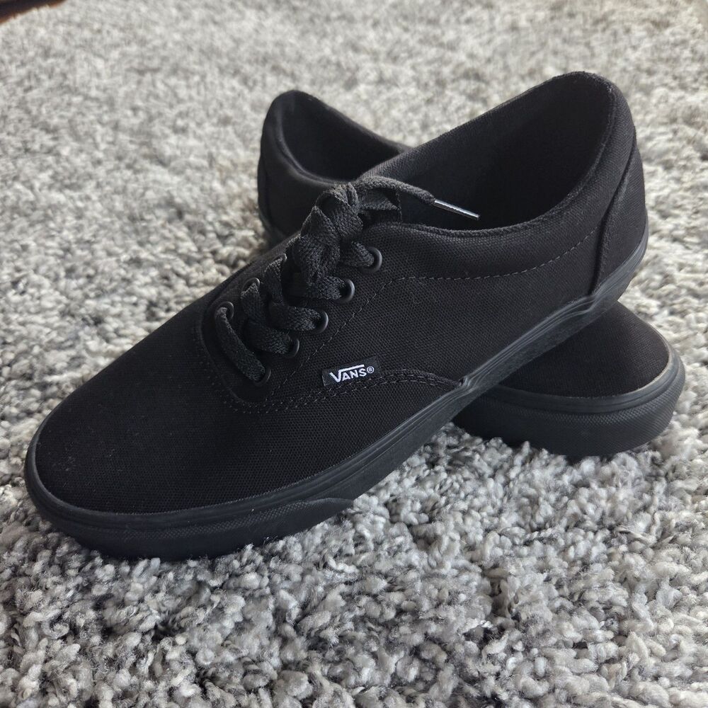 VANS Authentic Men’s Low Top Lace-Up Sneakers Solid Black Size 8 NWOT